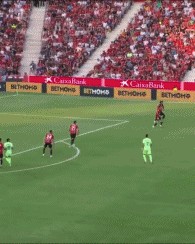 半场-巴萨暂2-0九人马洛卡 费兰争议破门拉菲尼亚头槌建功